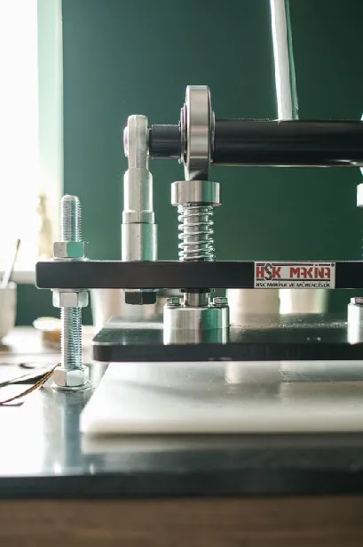 Manuel Hand Operated Clicker Press